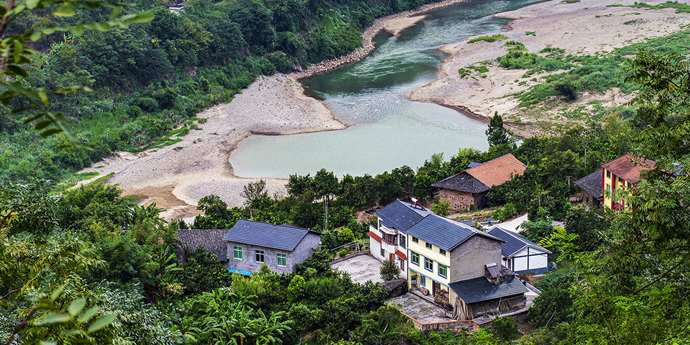 青山绿水伴农居