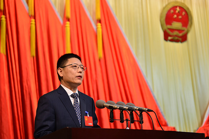  区长姜天波作政府工作报告